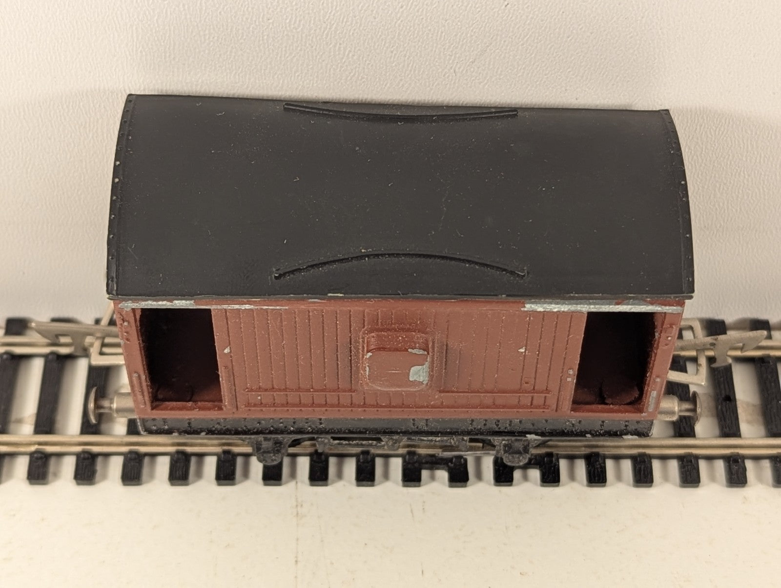 Graham Farish NE Brown 20T Brake Van