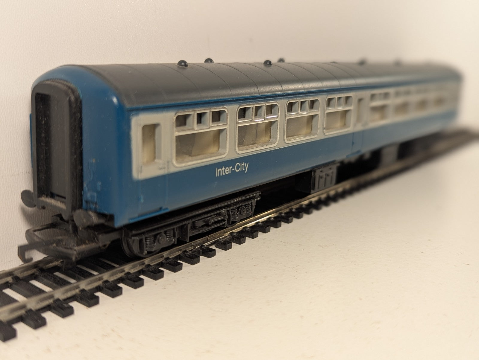 Hornby OO Gauge BR Mark 2 Coach Passenger Coach M5120 BR Blue & Grey