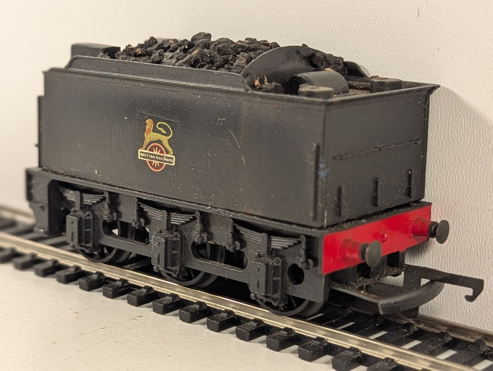 Tri-ang R39 OO Gauge BR Unlined Black 6-Wheeled Tender