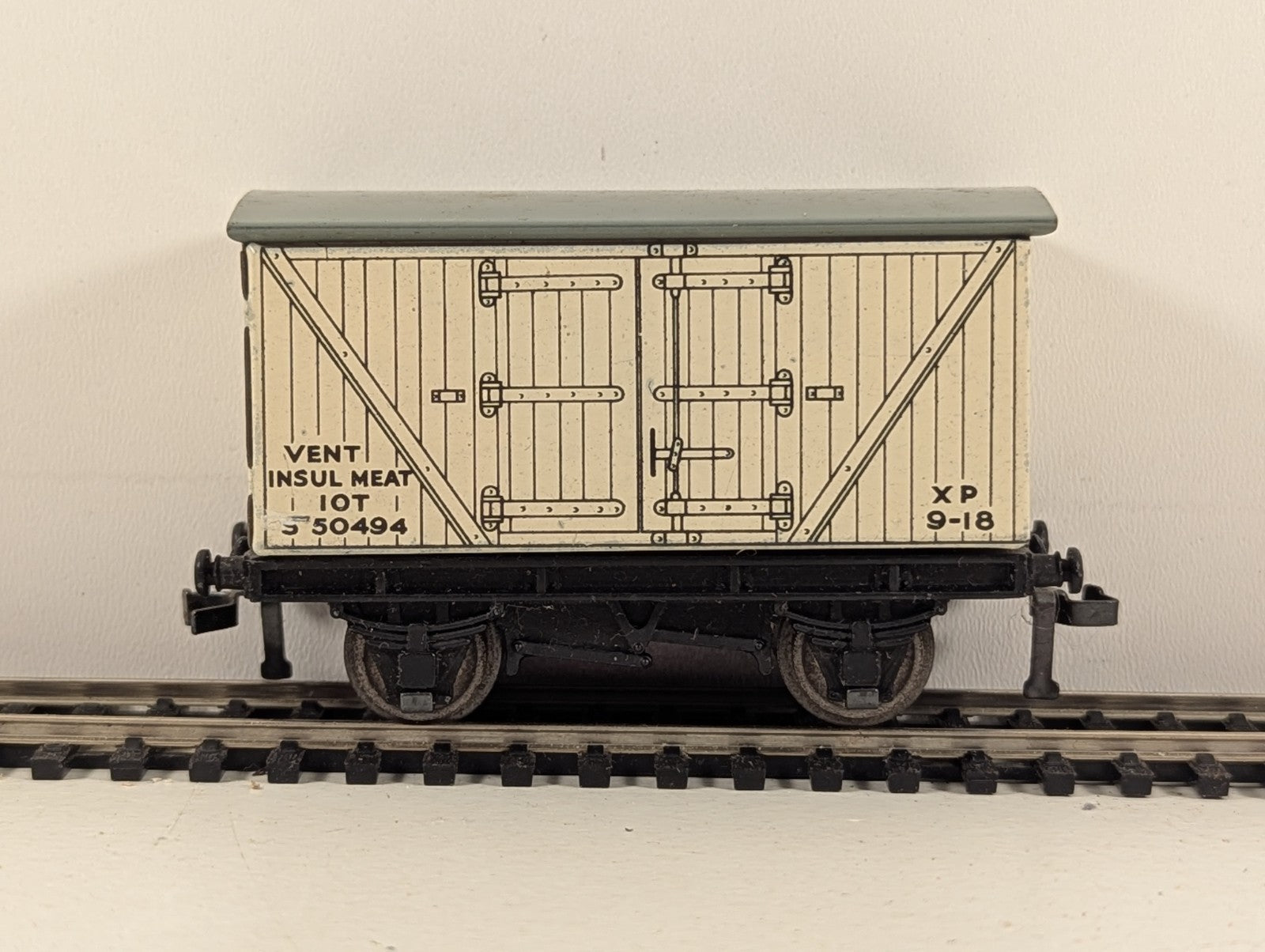 Hornby Dublo 32065 OO Gauge White D1 Meat Van - Boxed