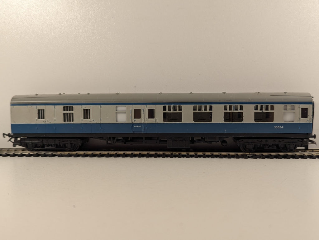 Tri-ang OO Gauge BR Mk1 Brake Second Corridor (BSK) Passenger Coach