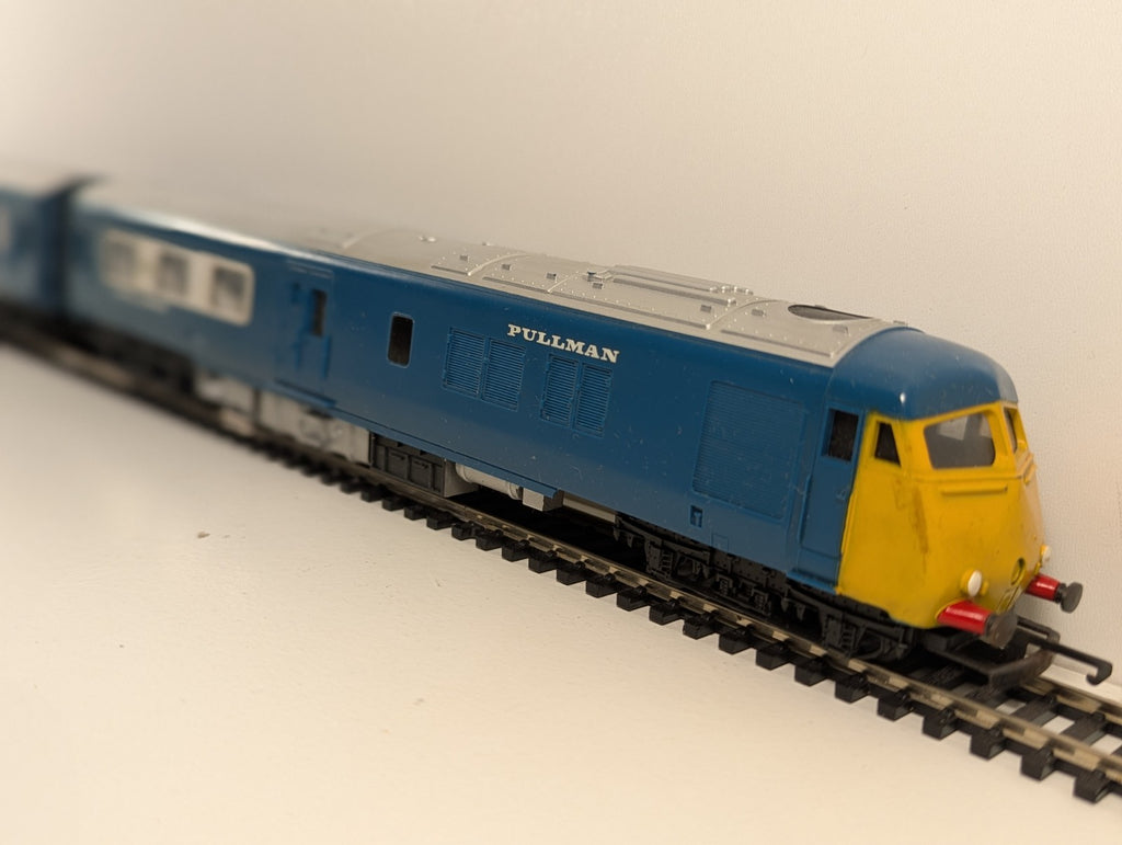 Tri-ang Hornby R555 OO Gauge BR Blue Pullman DMU Diesel Set