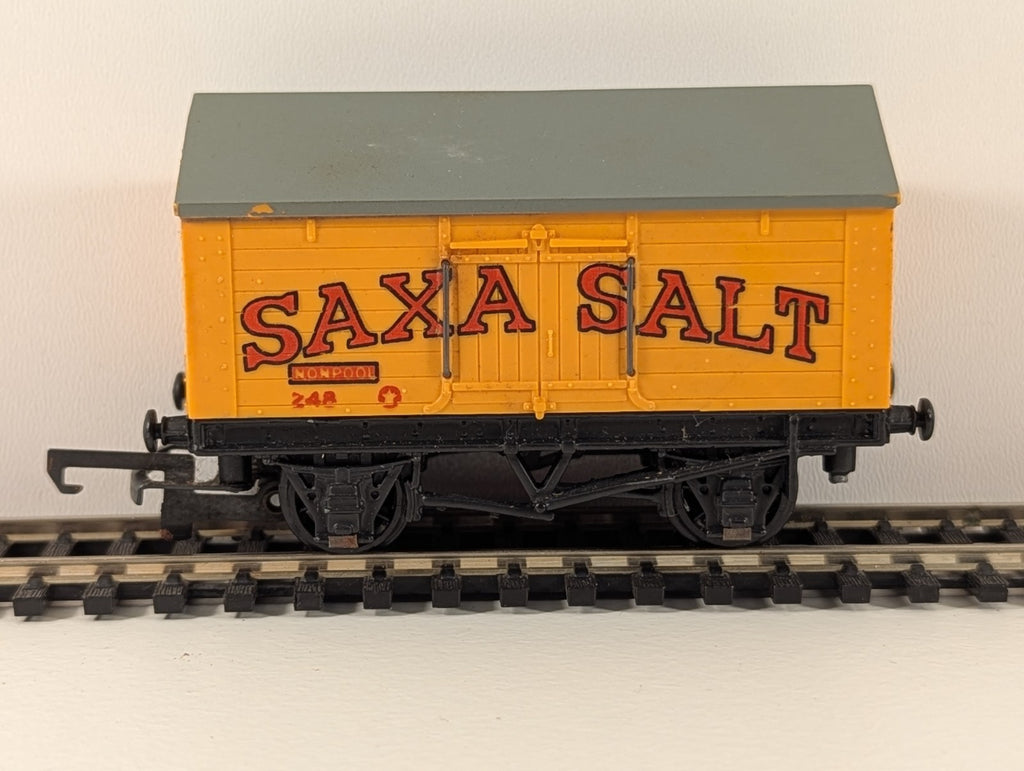 Wrenn 4665 – “Saxa” Salt Wagon (OO Gauge, Missing Coupling)