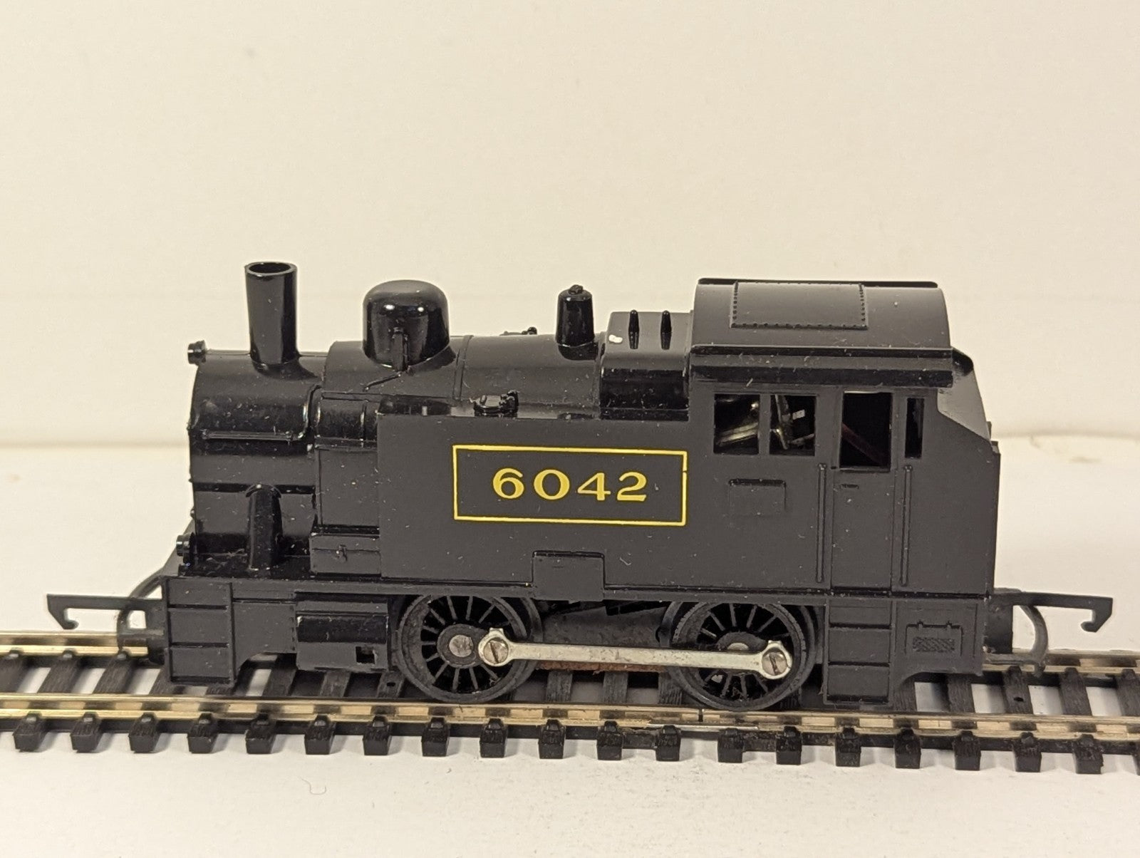 Hornby OO Gauge 0-4-0 Tank Locomotive Steam Locomotive 6042 Black