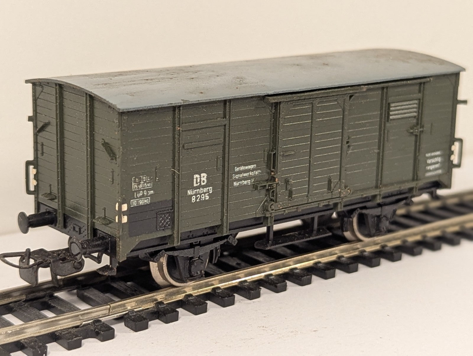 Piko OO Gauge DB G10 Covered Goods Wagon Nuremberg Signal Workshop