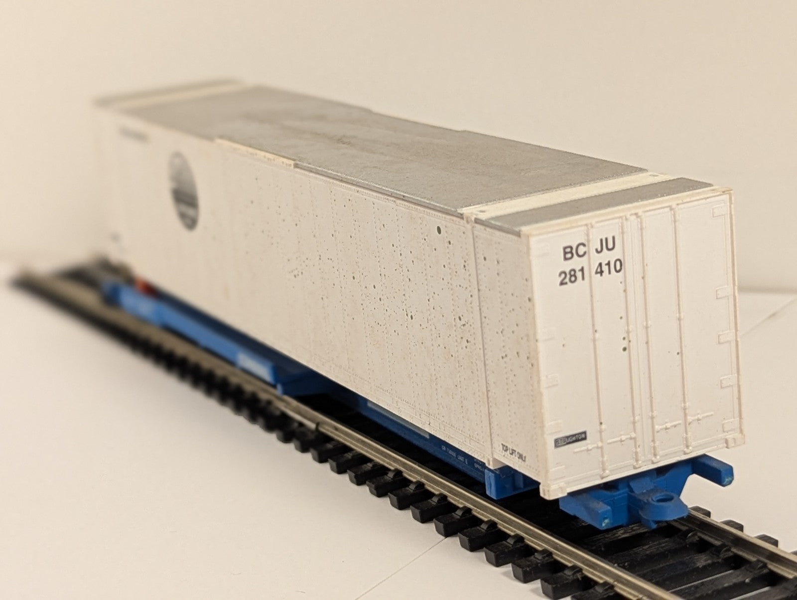 Athearn Flatbed Wagon with Trailer Load