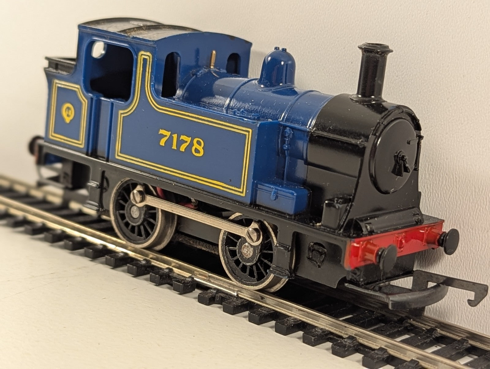 Hornby R255 OO Gauge 0-4-0 Industrial Tank Loco 7178