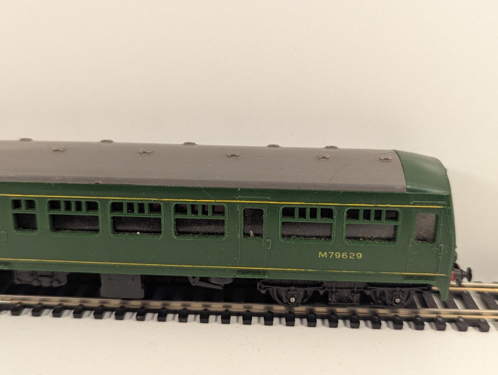 Tri-ang OO Gauge Class 101 DMU Dummy Power Car - broken buffer