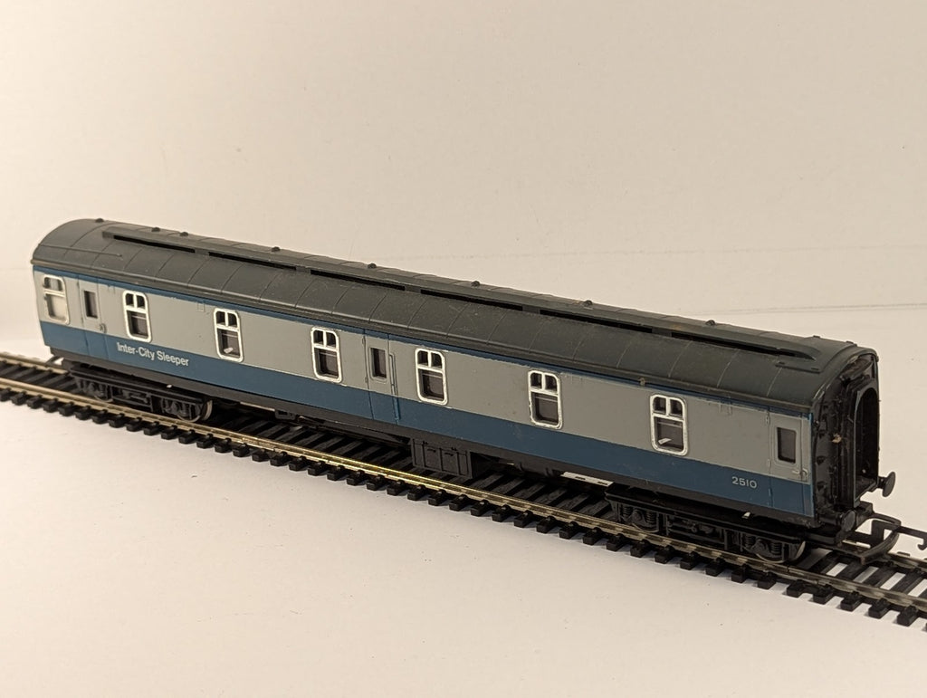 Hornby OO Gauge BR Mk1 Sleeper Coach Passenger Coach 2510 BR Blue & Grey R328