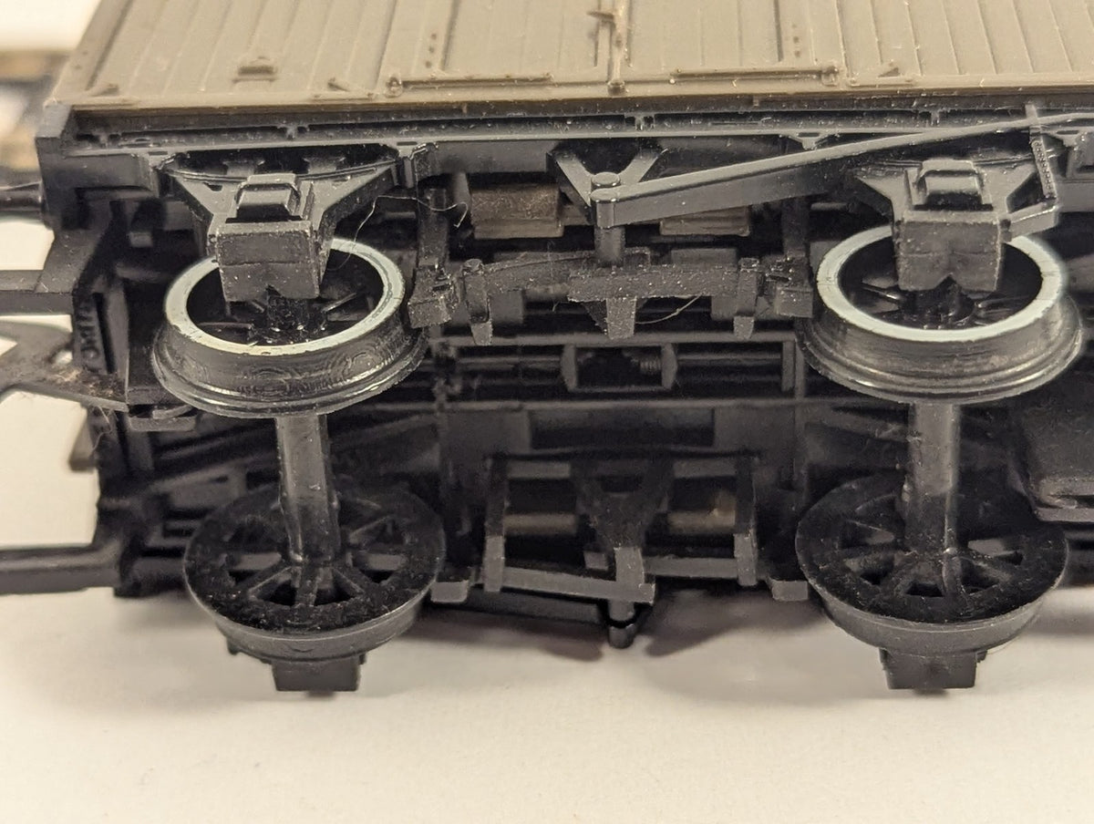 Hornby OO Gauge Ventilated Van (Troublesome Truck) Rolling Stock Brown R9290