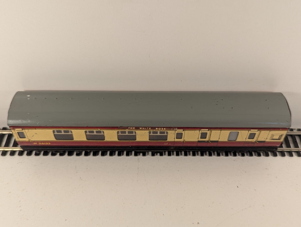 Hornby Dublo OO Gauge Tinplate Corridor Brake Coach "The White Rose"