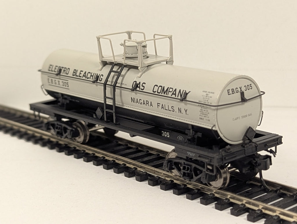 Trix HO Gauge 6000 gal Tank Car 105A Electro Bleaching E.B.G.X. 305