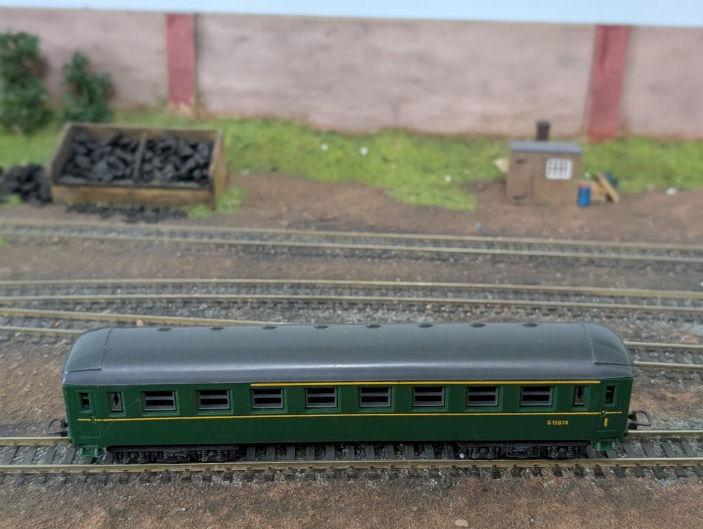 Lima HO Gauge Green Passenger Coach S15874