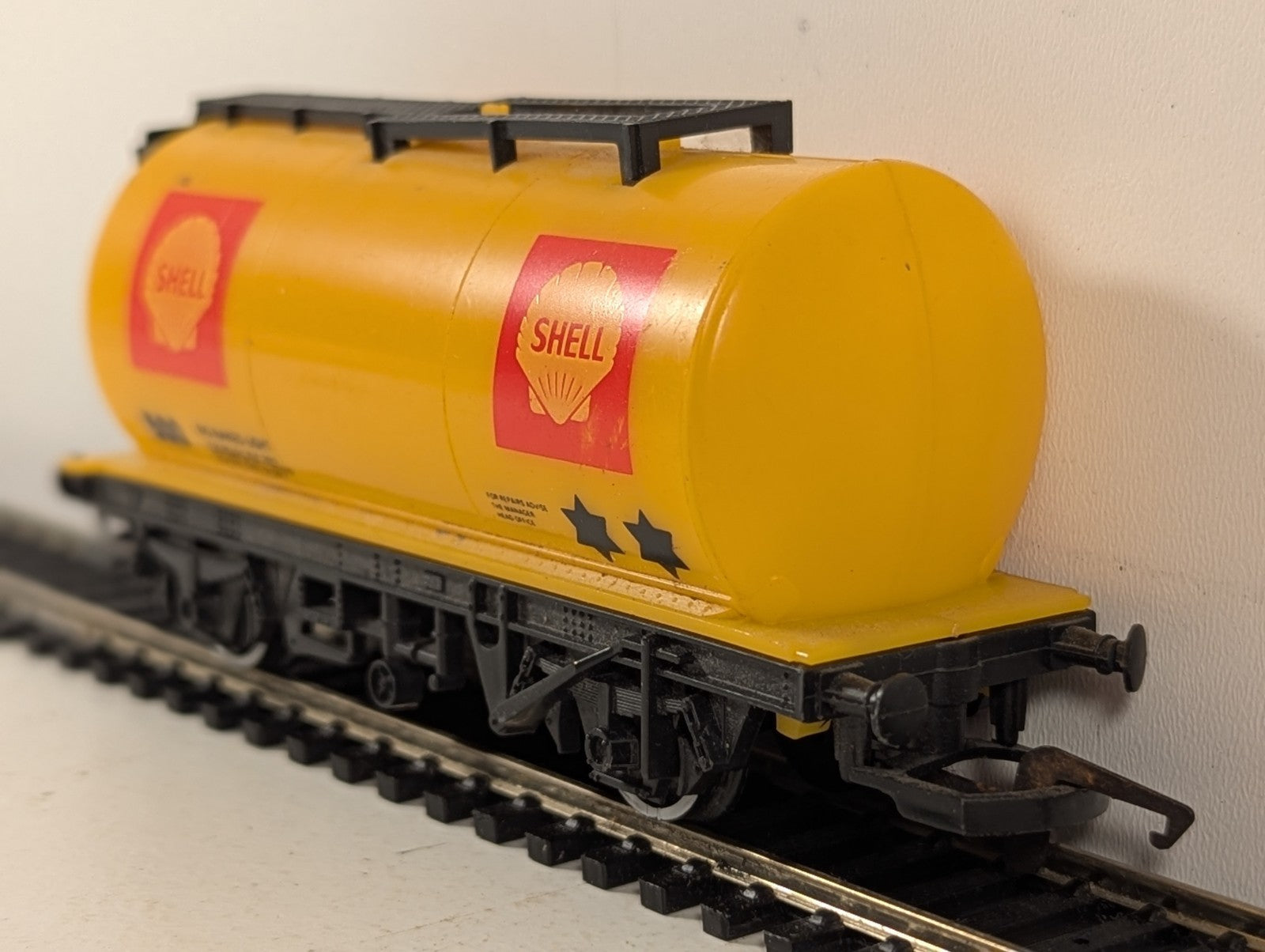 Hornby OO Gauge Shell Tank Wagon Goods Wagon 500 Shell Yellow R127