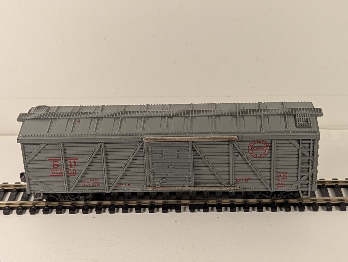 Varney HO Gauge Southern Pacific Outside Braced Boxcar Goods Wagon 31560