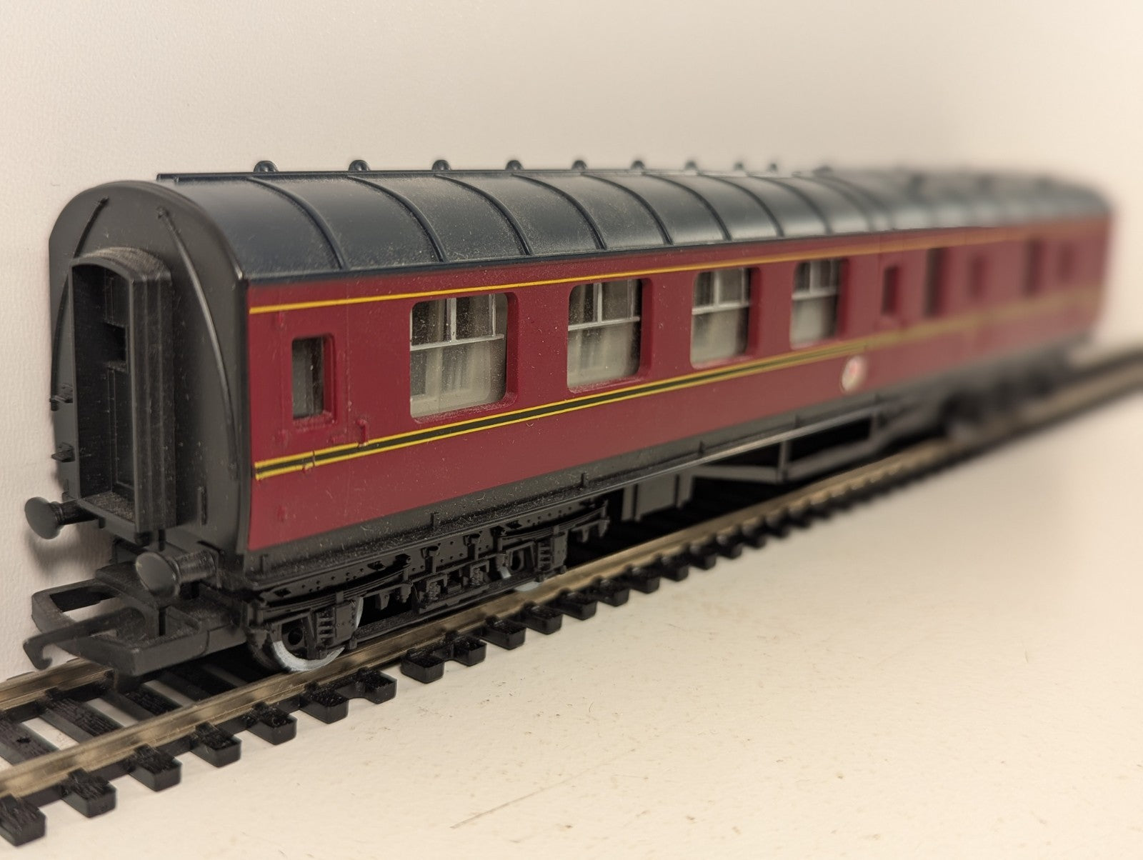Hornby OO Gauge LMS Stanier Brake Coach
