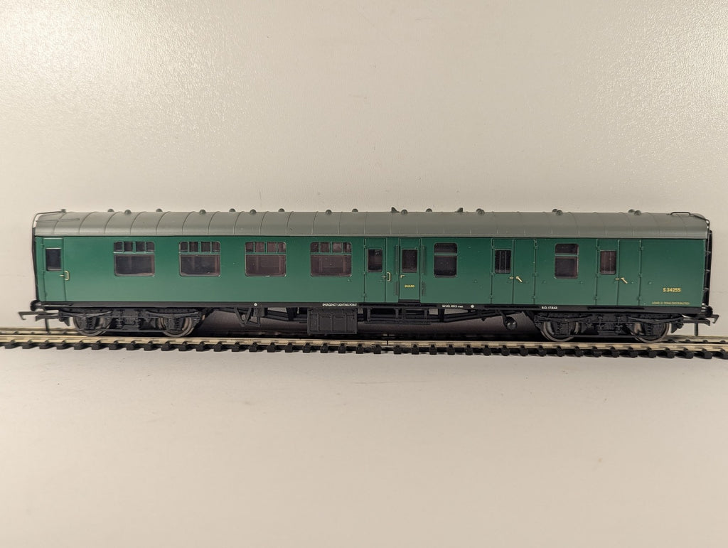 Bachmann OO Gauge BR Mk1 Brake Corridor Second (BSK) Passenger Coach S34255