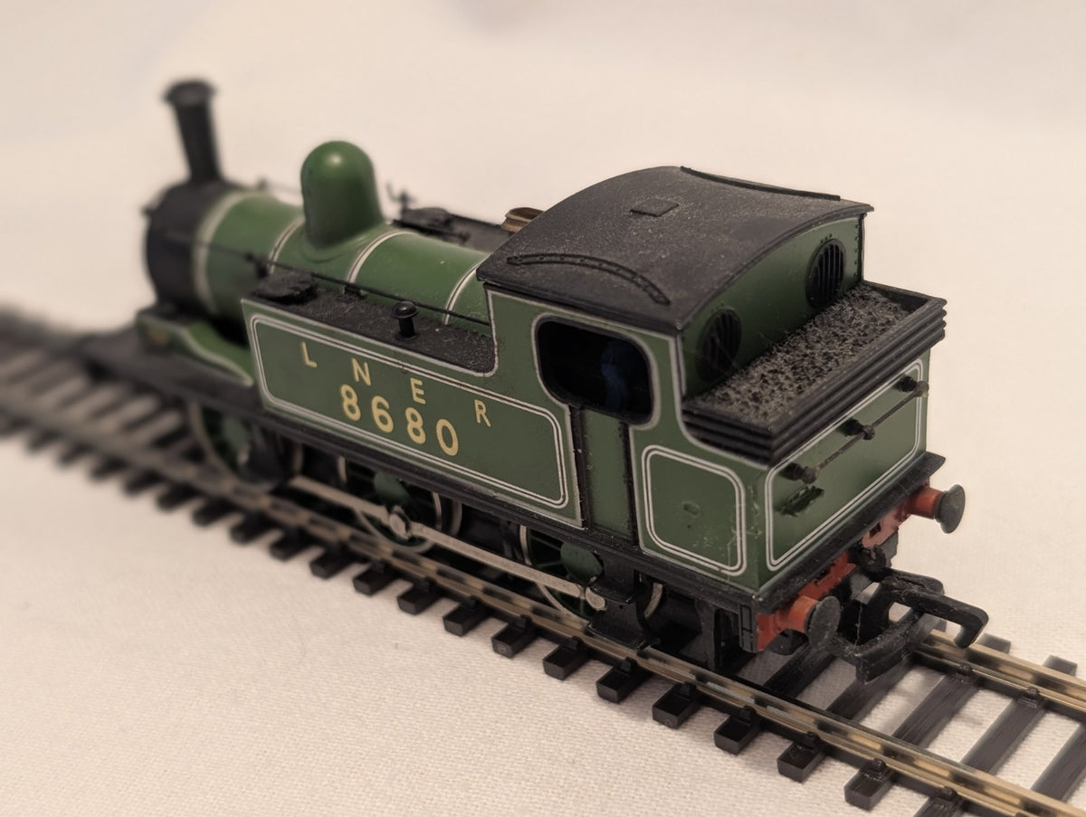 Bachmann Branchline OO Gauge LNER J72 Tank Locomotive No.8680 – Lined Green