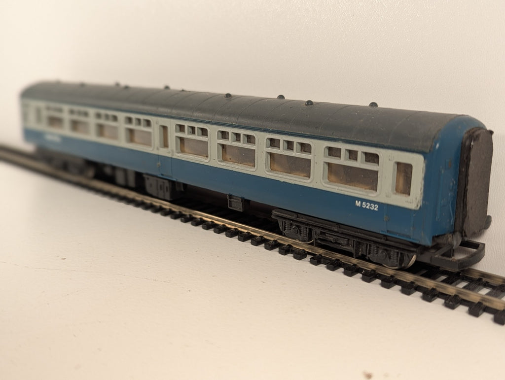 Hornby OO Gauge BR Mk2 InterCity composite Coach