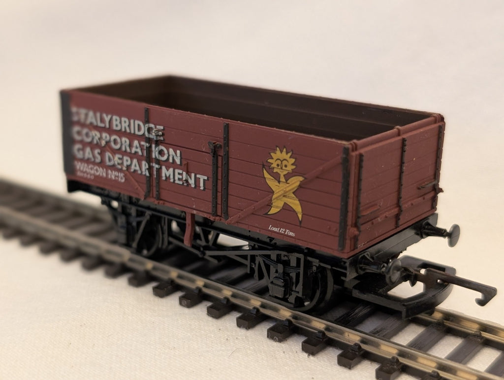 Airfix 7 Plank Wagon Open Wagon 15 Stalybridge Corporation Gas Department