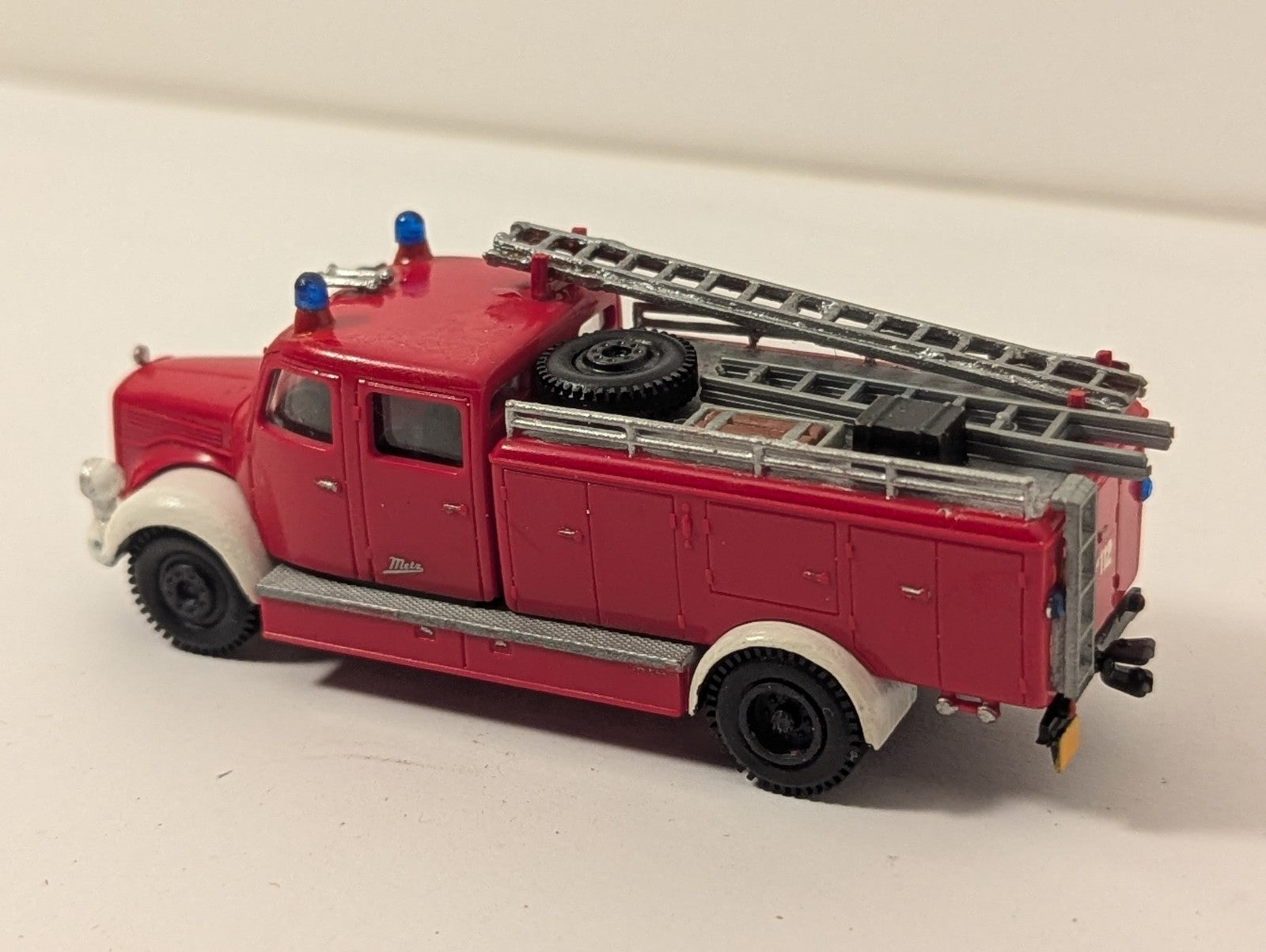 Brekina HO Scale Mercedes-Benz L3500 Metz LF 15 Fire Engine