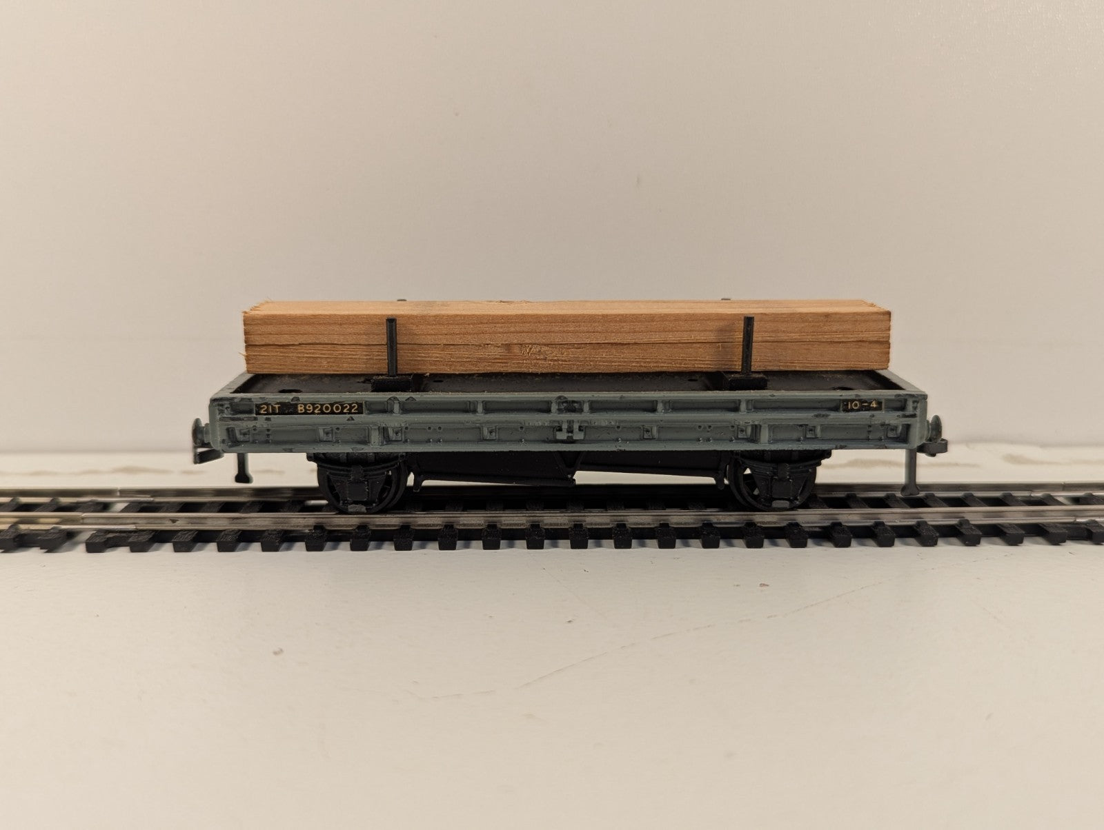 Hornby Dublo 4615 OO Gauge BR Grey Double Bolster Wagon with Timber Load - Boxed