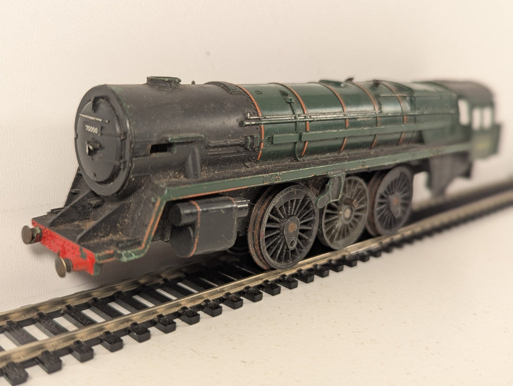 Tri-ang OO Gauge Class 7MT Britannia Steam Locomotive 70000 BR Green
