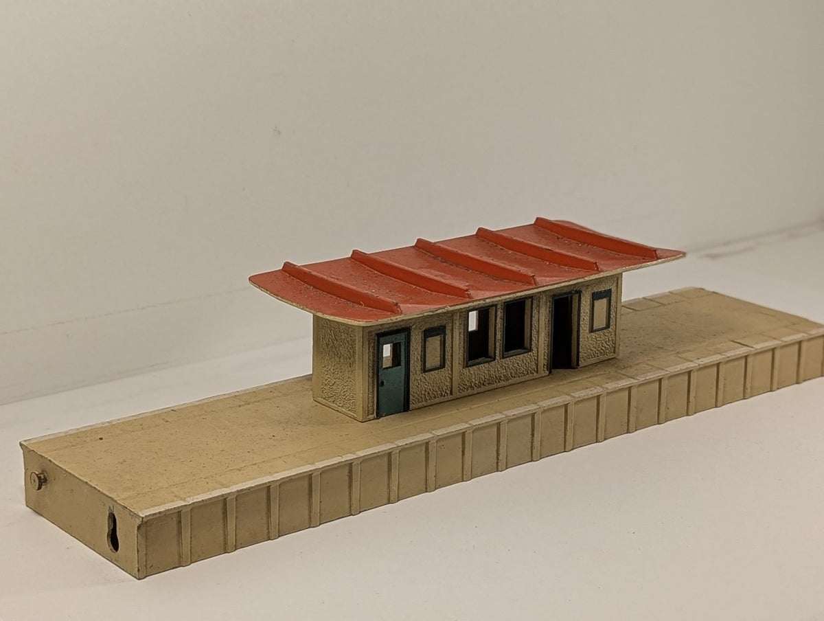 Hornby-Dublo OO Gauge D1 Island Platform Model Railway Accessory Cream & Red