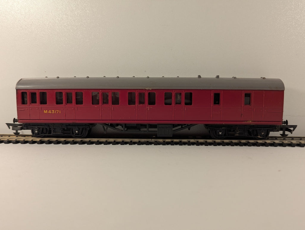 Tri-ang OO Gauge Suburban Brake Third Coach Passenger Coach M43171 BR Maroon