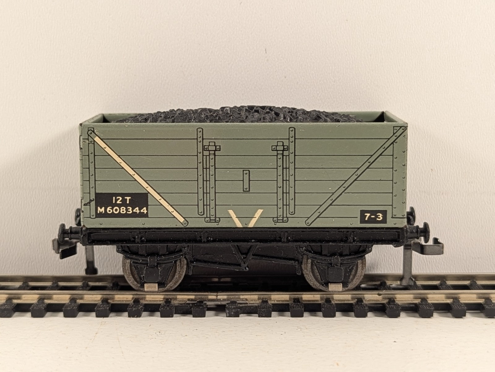 Hornby Dublo 32030 OO Gauge BR Grey High Sided Coal Wagon with coal load - Boxed