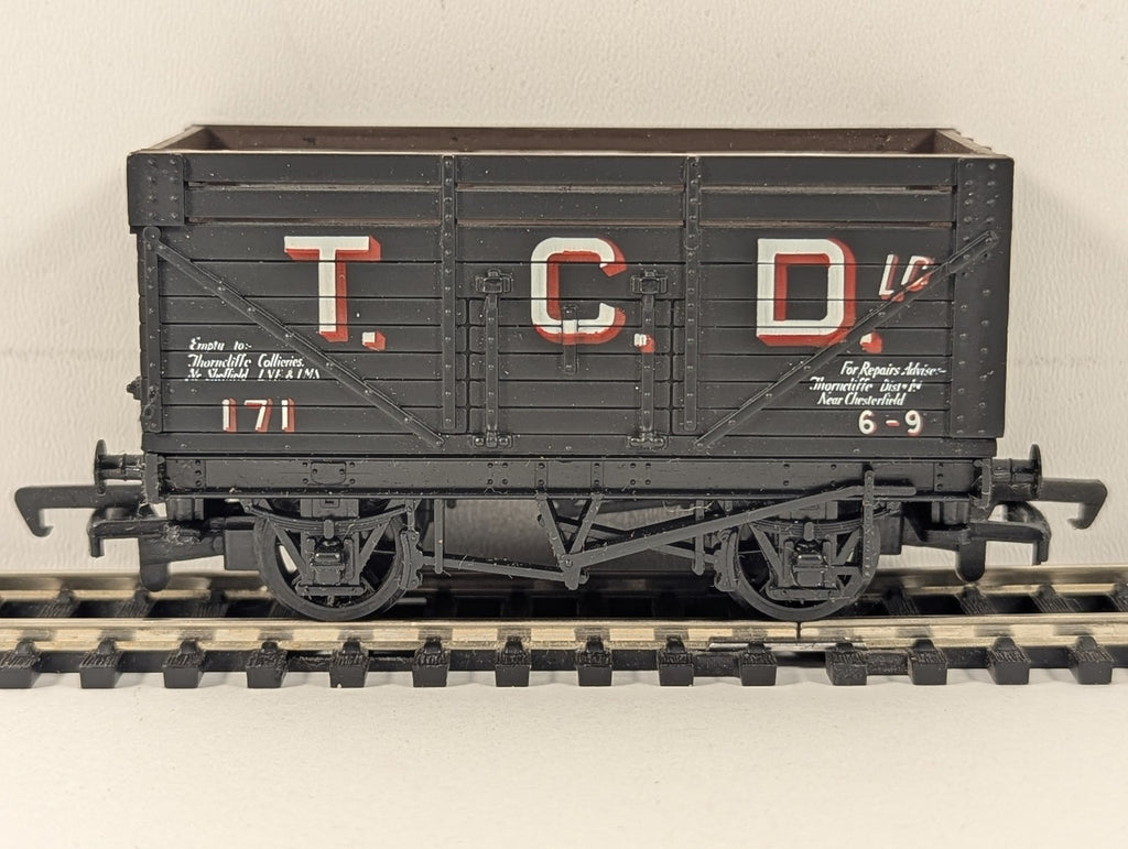 Mainline OO Gauge 7 Plank Wagon T.C.D. Ltd Goods Wagon 171 T.C.D. Ltd Black