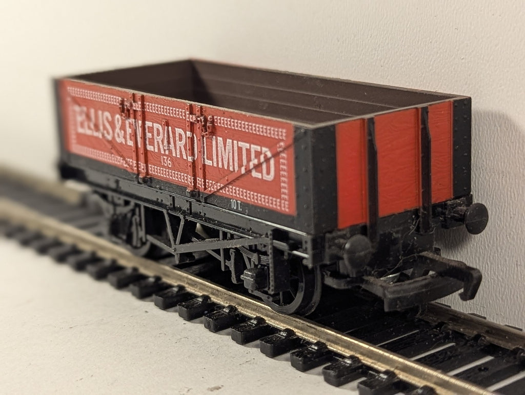 Mainline OO Gauge 7 Plank Wagon Ellis & Everard Goods Wagon 136