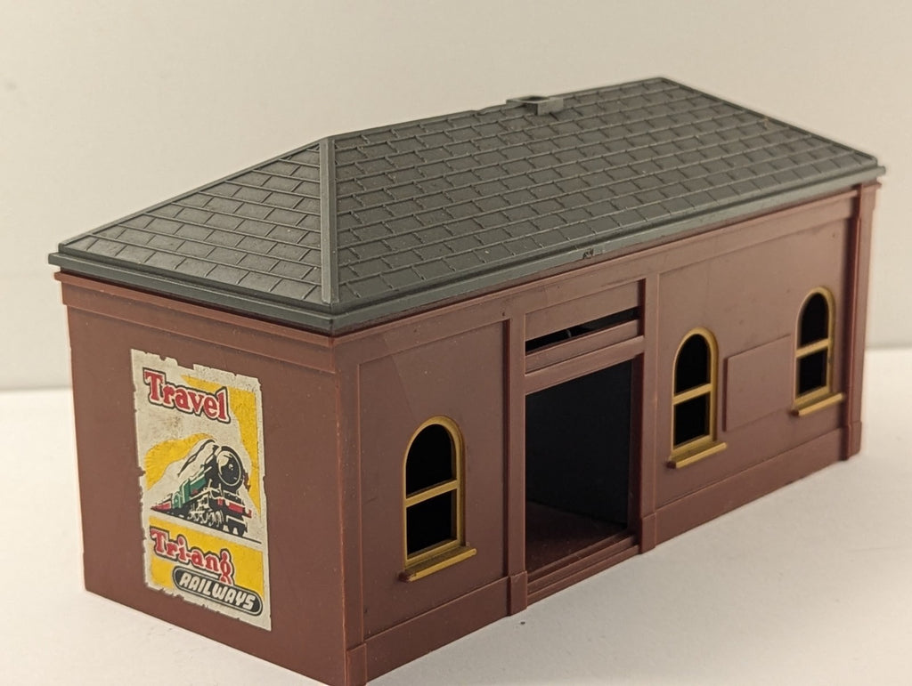 Tri-ang OO Gauge R60 Station Waiting Room Building