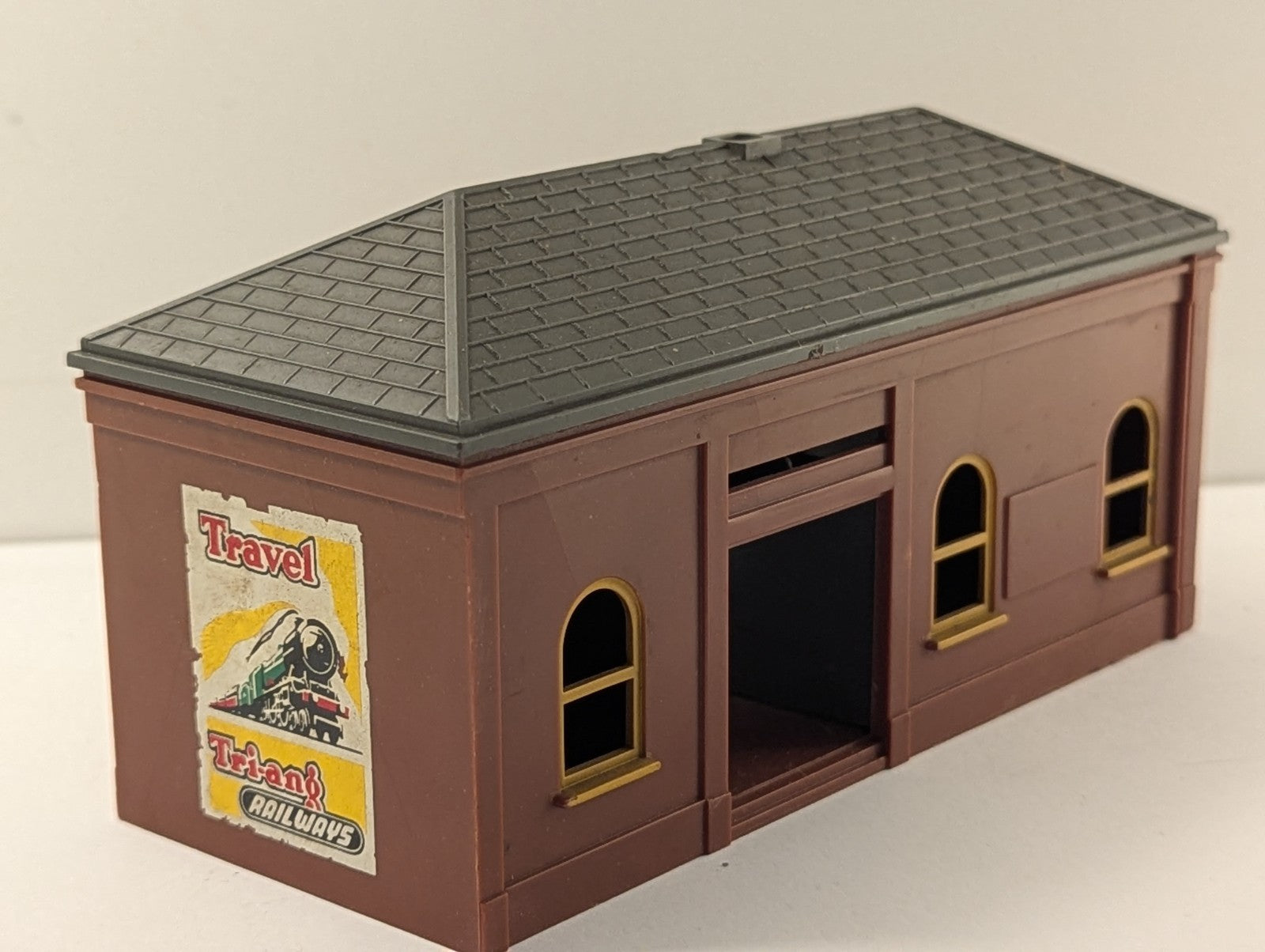 Tri-ang OO Gauge R60 Station Waiting Room Building