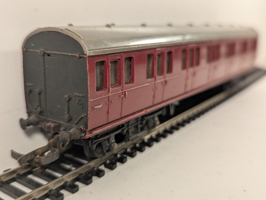Tri-ang OO Gauge BR Suburban Composite Coach Passenger Coach M41006 BR Maroon