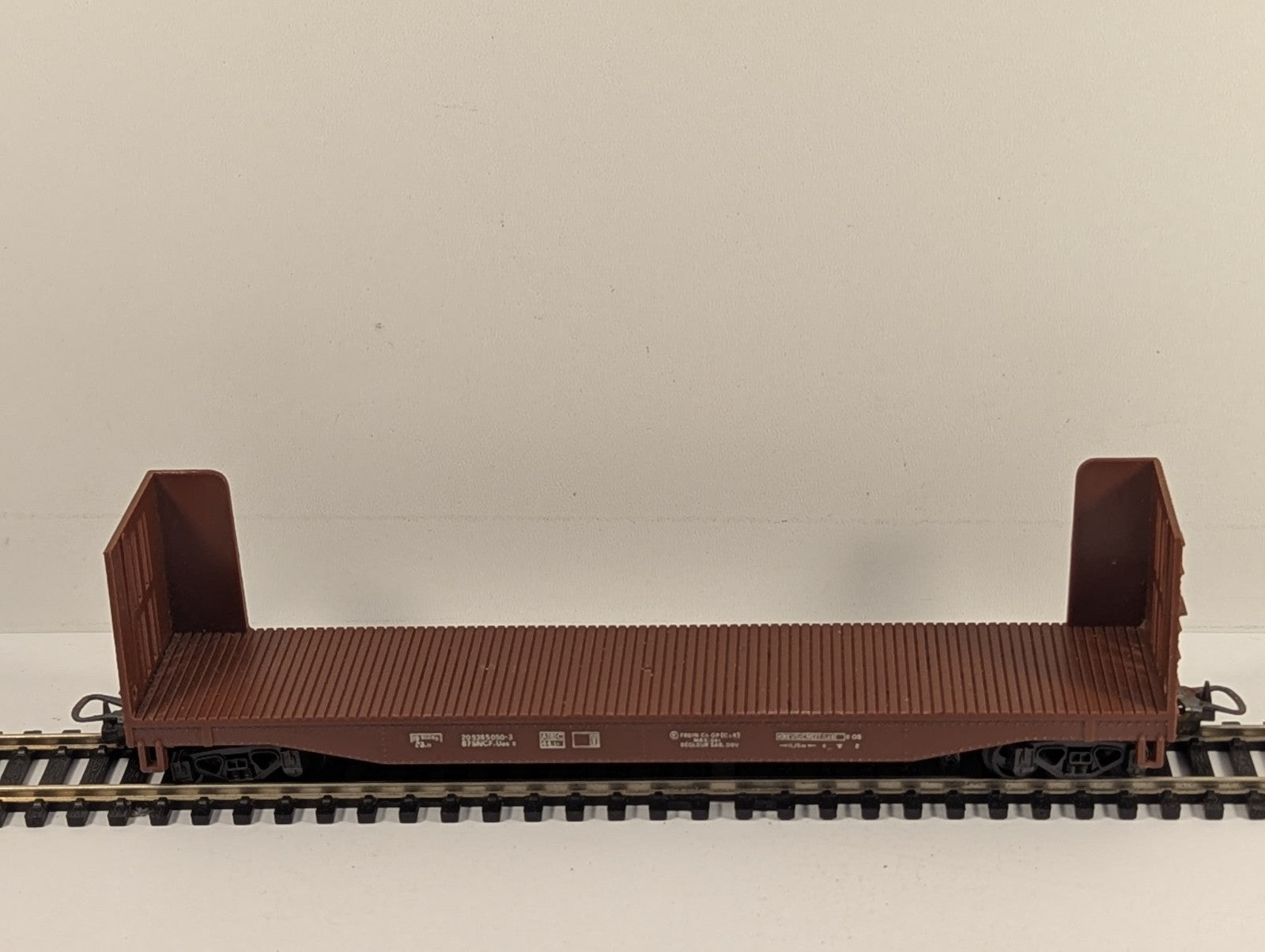 Lima HO Scale SNCF Bulkhead Flat Wagon 20 93 850 50-3 Brown