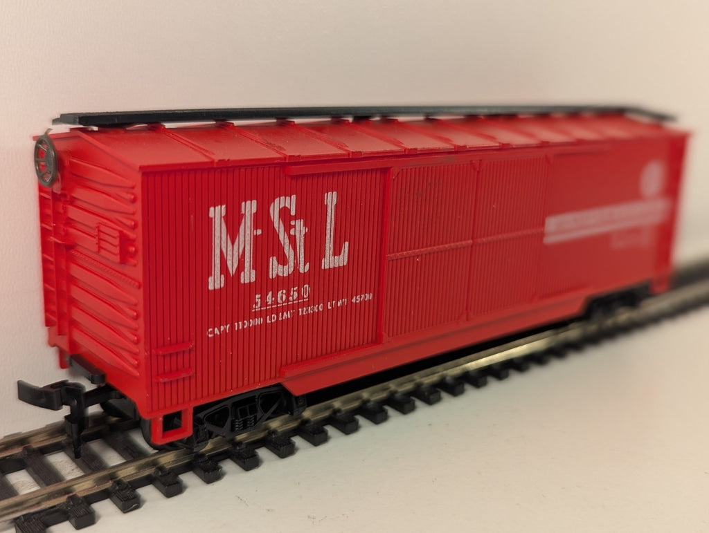AHM HO Gauge M&StL 40ft Wood Sheathed Double Door Box Car