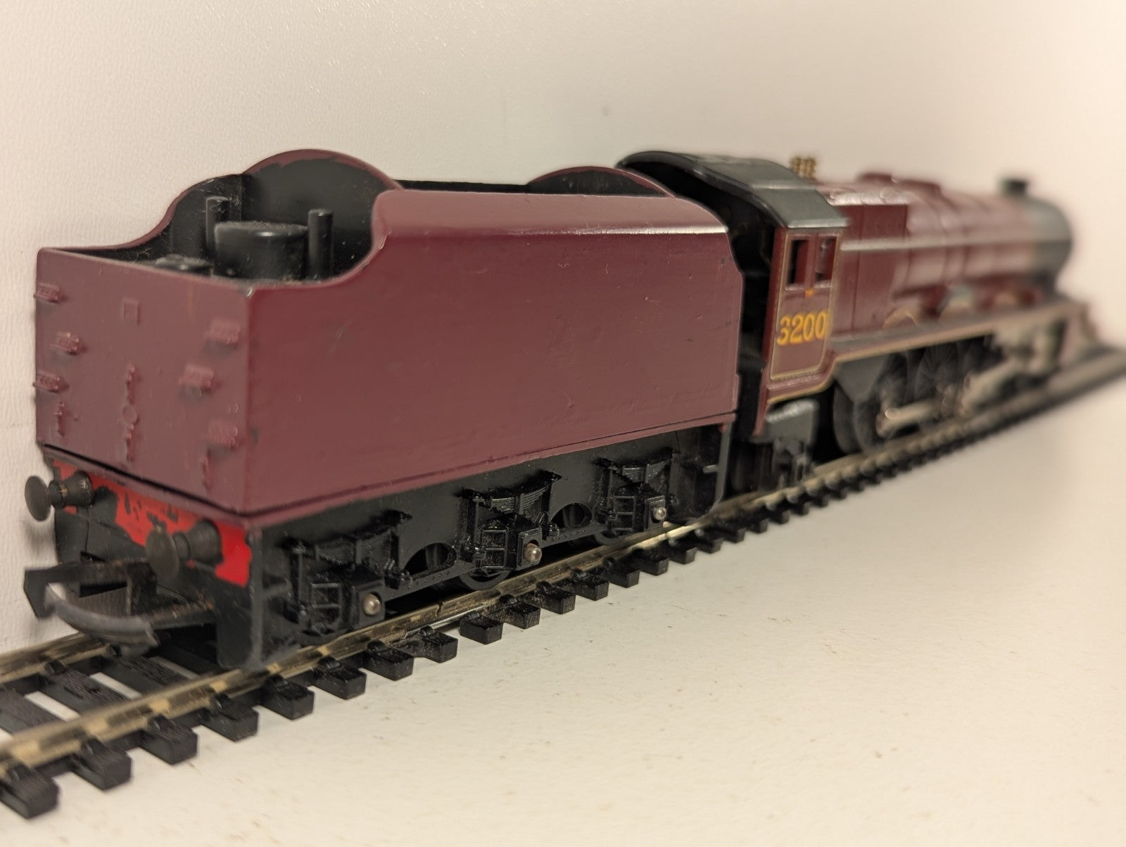 Tri-ang OO Gauge Princess Royal Class Steam Locomotive 6200 LMS Maroon