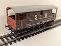 Hornby R6802 OO Gauge SR 20-Ton Goods Brake Van – Missing Coupling