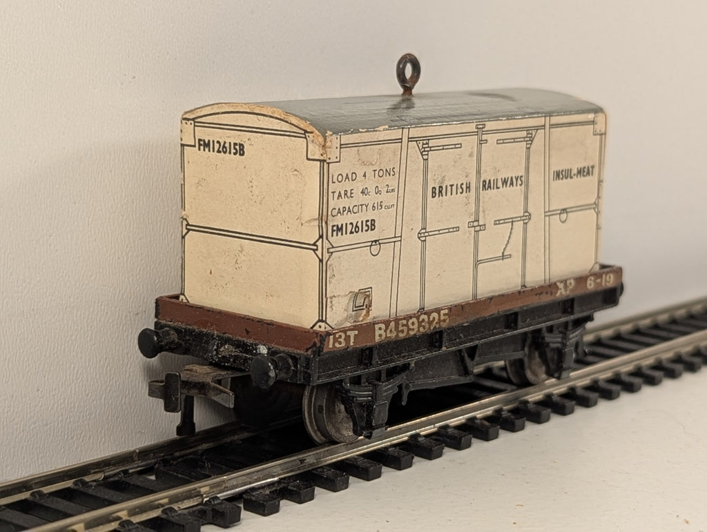 HornbyDublo 32088 OO Gauge Low-Sided Wagon with Insulated Meat Container - Boxed