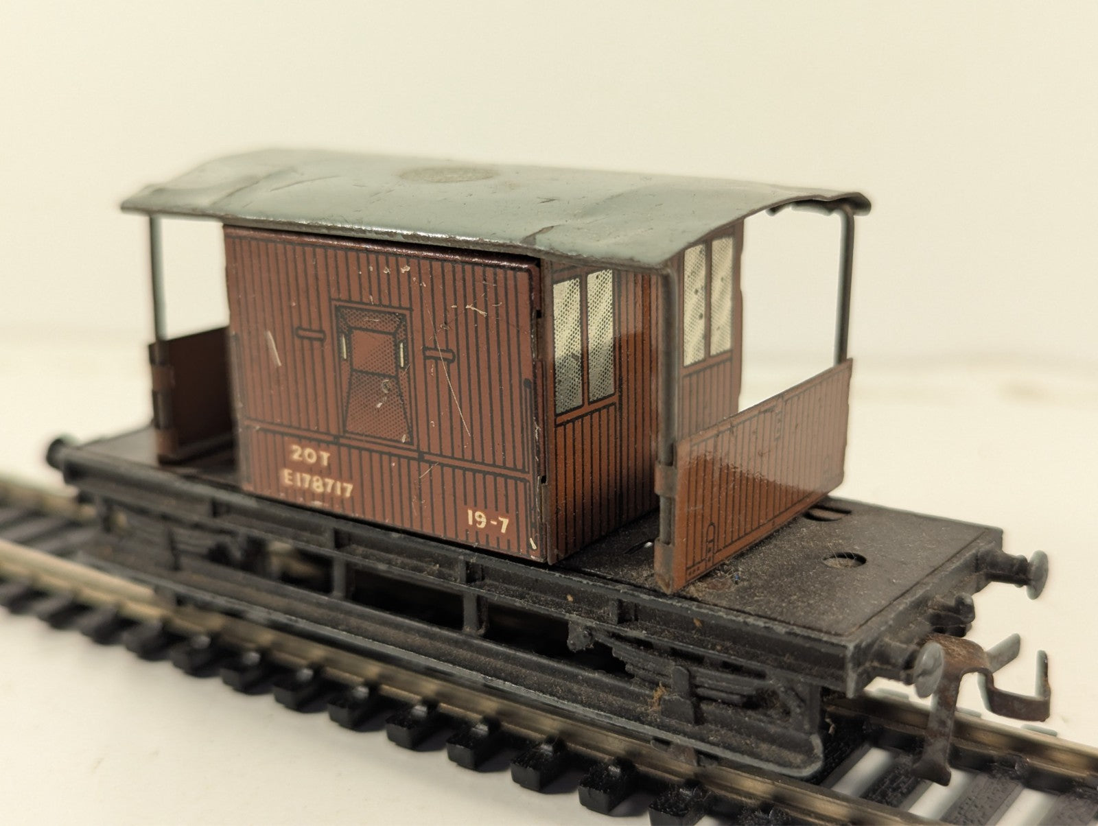 Hornby Dublo OO Gauge Tinplate 20 Ton Brake Van