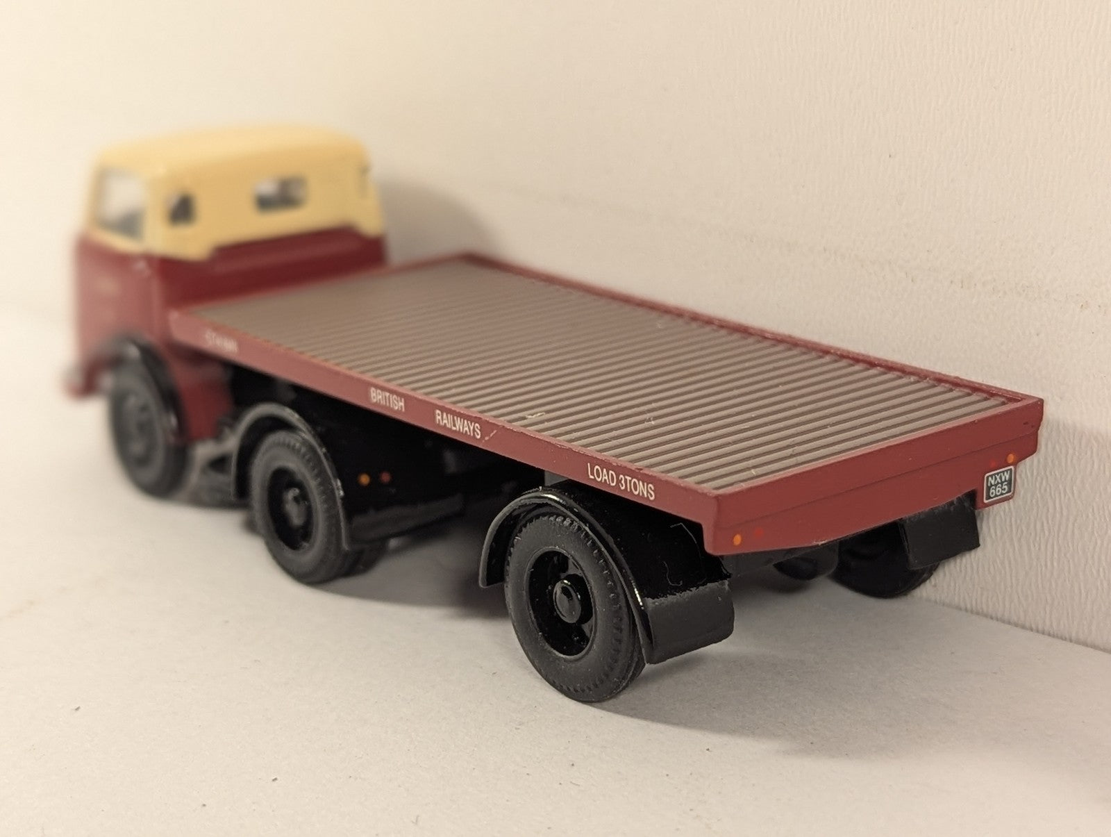 Lledo OO Gauge Karrier Bantam Articulated Flatbed Die-cast Vehicle 3989 N