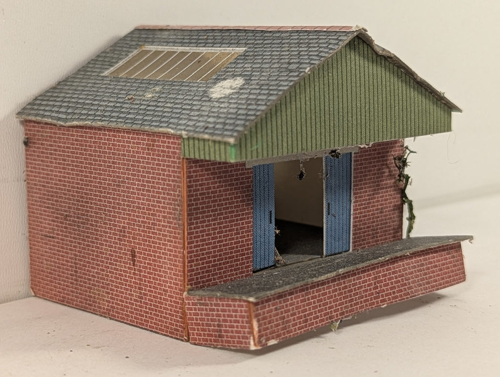 Superquick N Gauge Goods Depot Building Red Brick A8