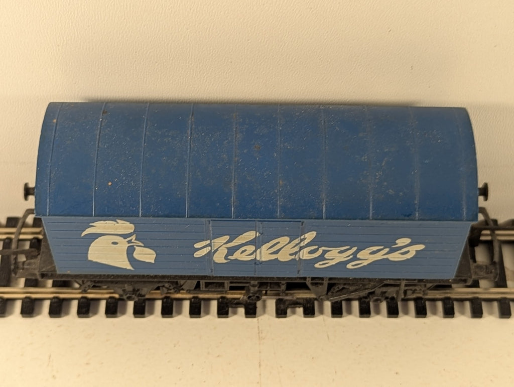 Hornby R222 OO Gauge Kellogg's Closed Goods Van