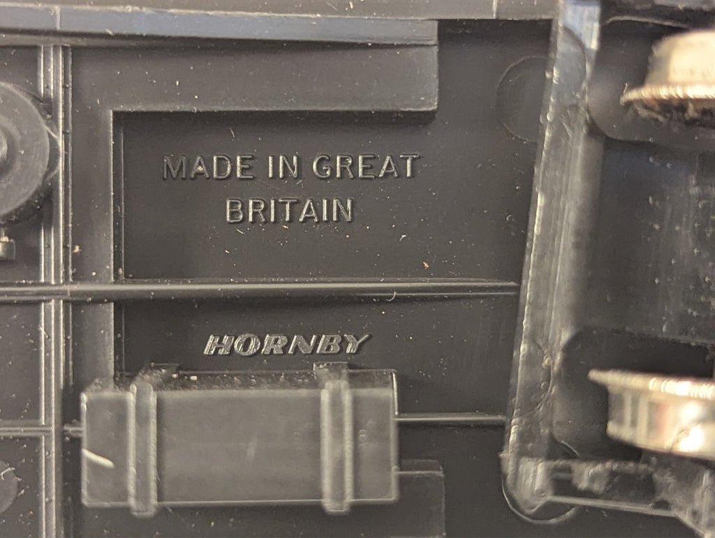 Hornby OO Gauge LMS Brake Third Coach