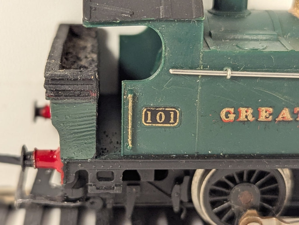 Hornby OO Gauge GWR Holden Class 101 0-4-0T Steam Locomotive GWR Green