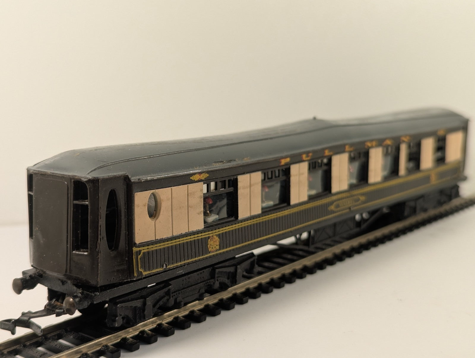 Graham Farish OO Gauge Pullman Parlour Coach Rosemary