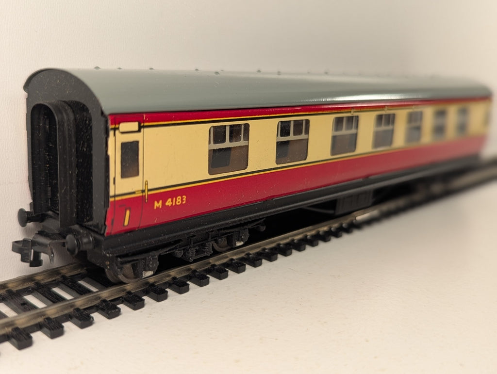 Hornby Dublo OO Gauge LMS Stanier Composite Corridor Coach M4183 Crimson & Cream
