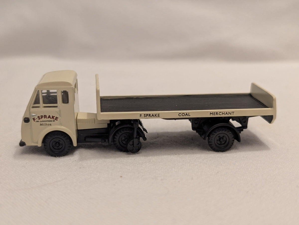 Classix 1:76 Scale Scammell Mechanical Horse Flatbed Trailer