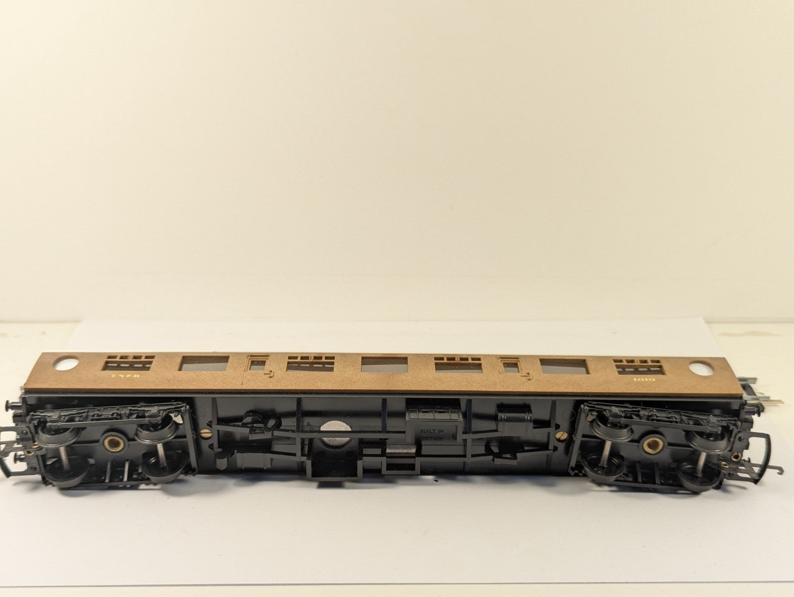 Tri-ang Hornby R745 OO Gauge LNER Full Third Coach - Boxed